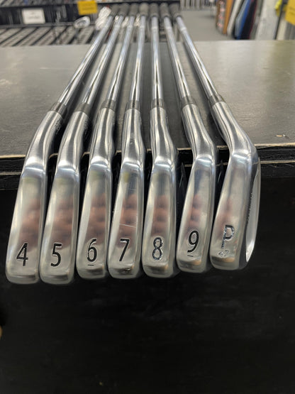 Titleist 620 CB Iron Set (Used)