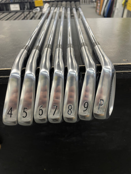 Titleist 620 CB Iron Set (Used)